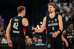 开云体育APP下载-德国男篮力克法国男篮，克莱送出助攻