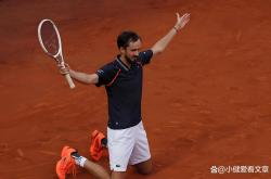 开云体育登录-年终总决赛翻盘法网，梅德韦杰夫惊艳四座