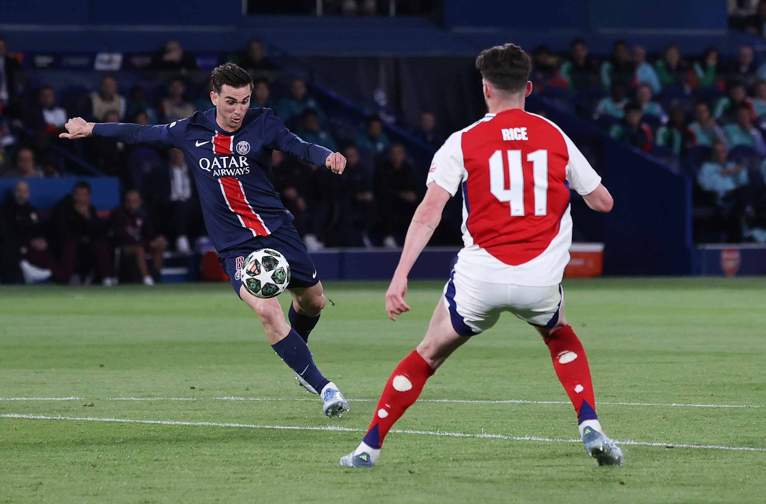 阿森纳爆冷巴黎,乔瓦尼·雷纳制霸全场的简单介绍 阿森纳爆冷巴黎,乔瓦尼·雷纳制霸全场的简单介绍