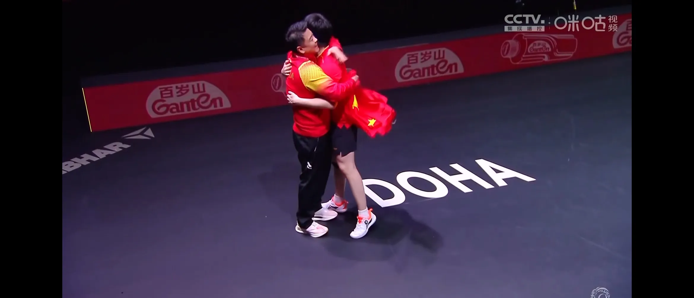 德国乒乓球队力克英国乒乓球队,王皓三分雨点燃全场 德国乒乓球队力克英国乒乓球队,王皓三分雨点燃全场