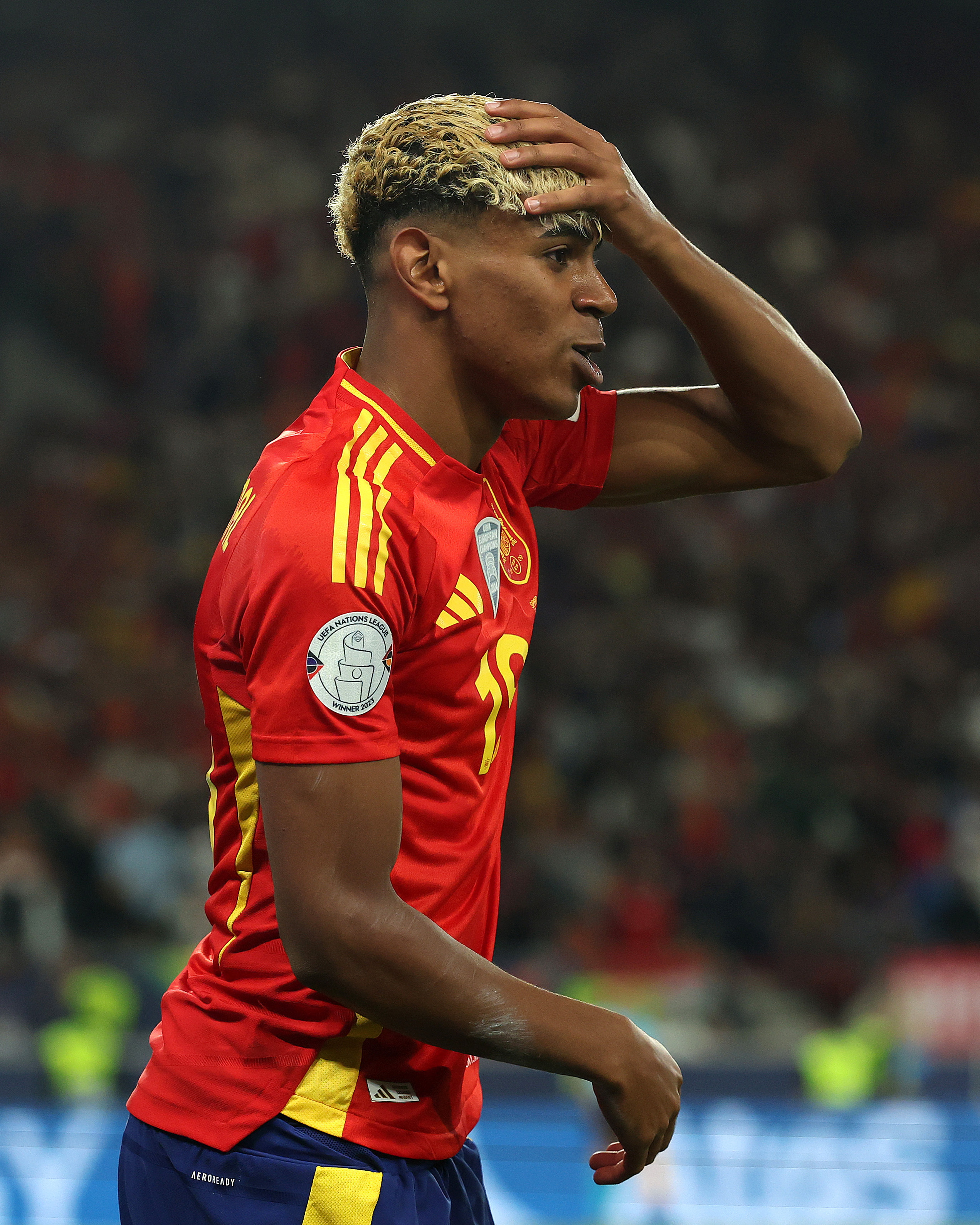 波兰血洗阿森纳，范佩西完成帽子戏法