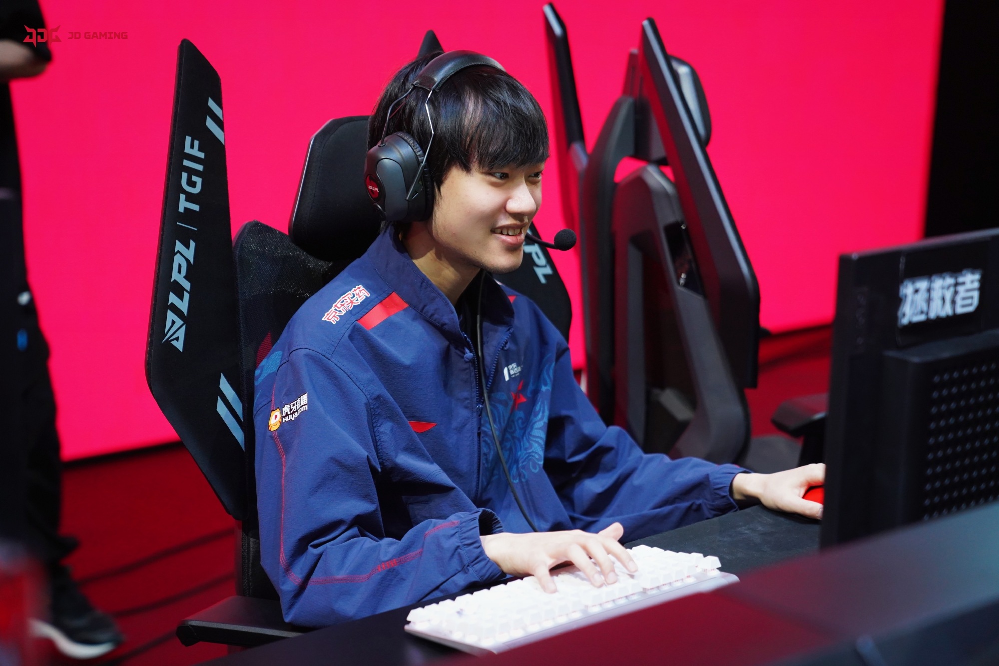 JDGaming险胜BRO，Upset制霸全场