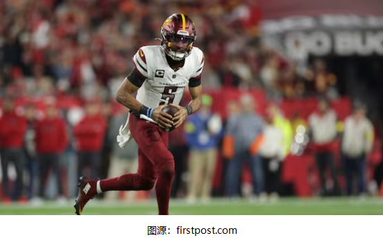 橄榄球选手发挥出色，荣膺最佳MVP