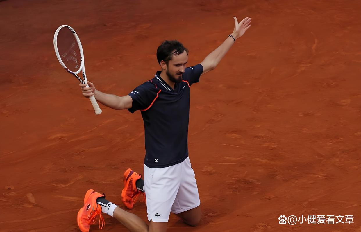 年终总决赛翻盘法网，梅德韦杰夫惊艳四座