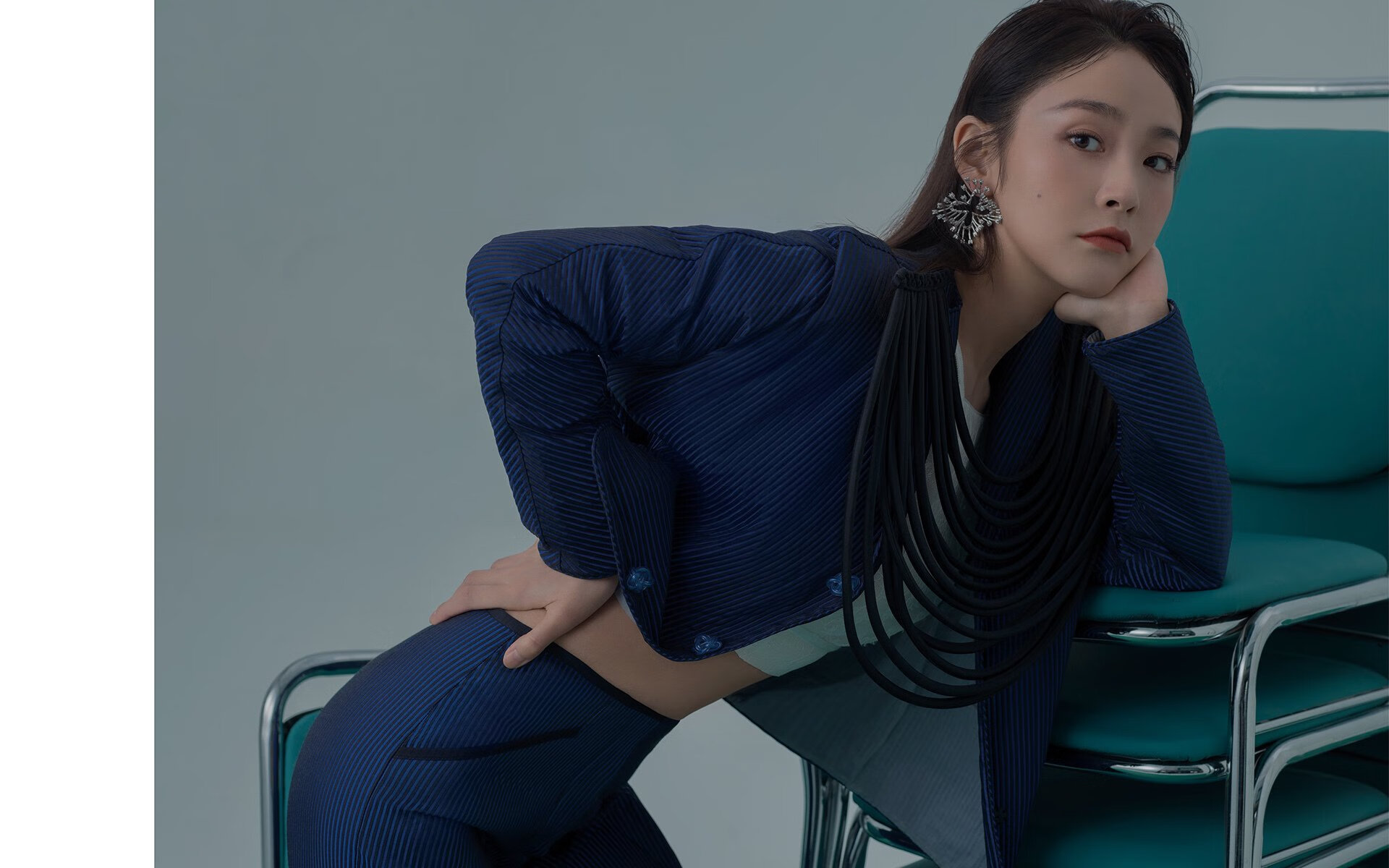 波兰之门,当尼斯铁幕锁死三狮,莱万在另一边轰开新历史